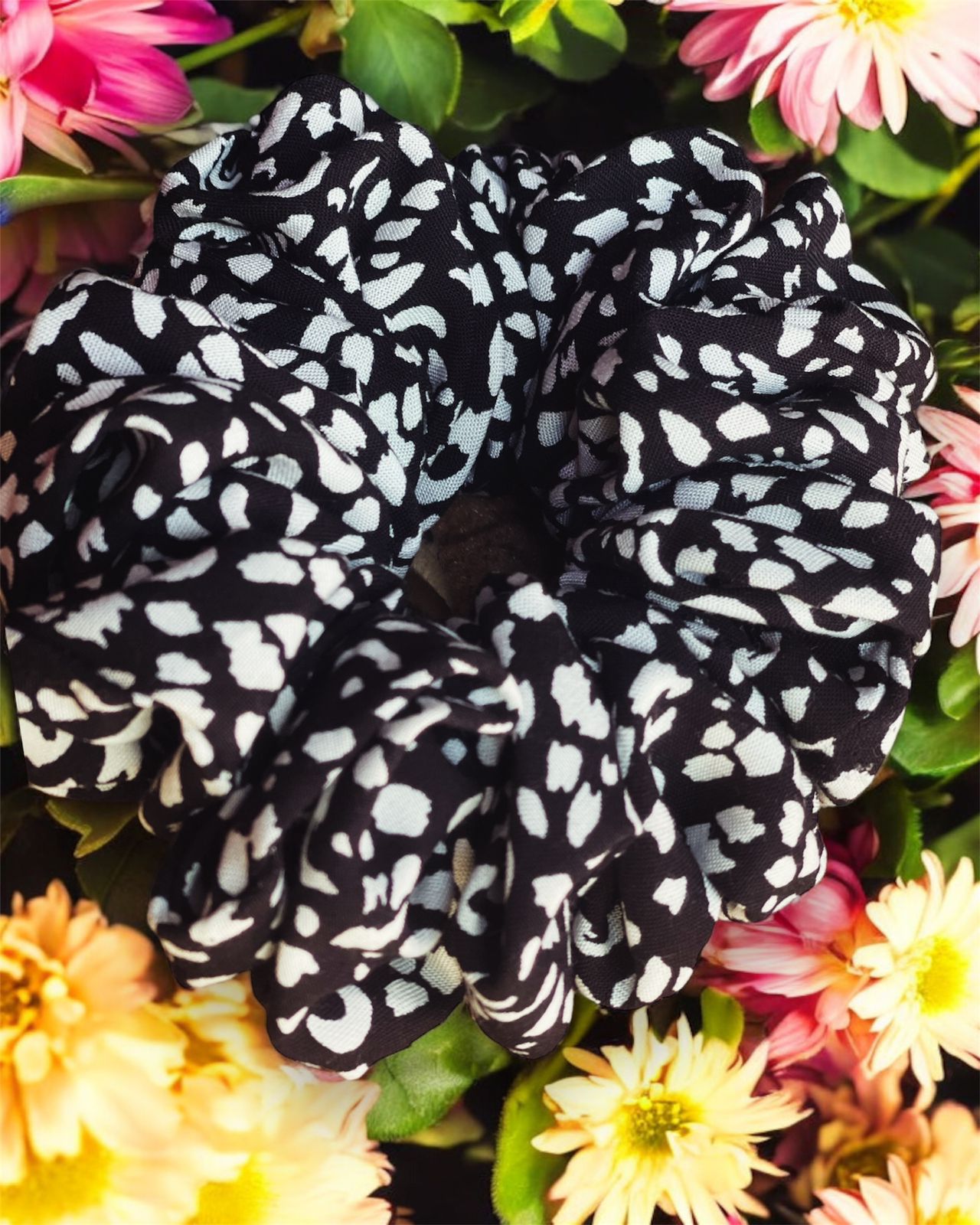 Black and white linen scrunchies