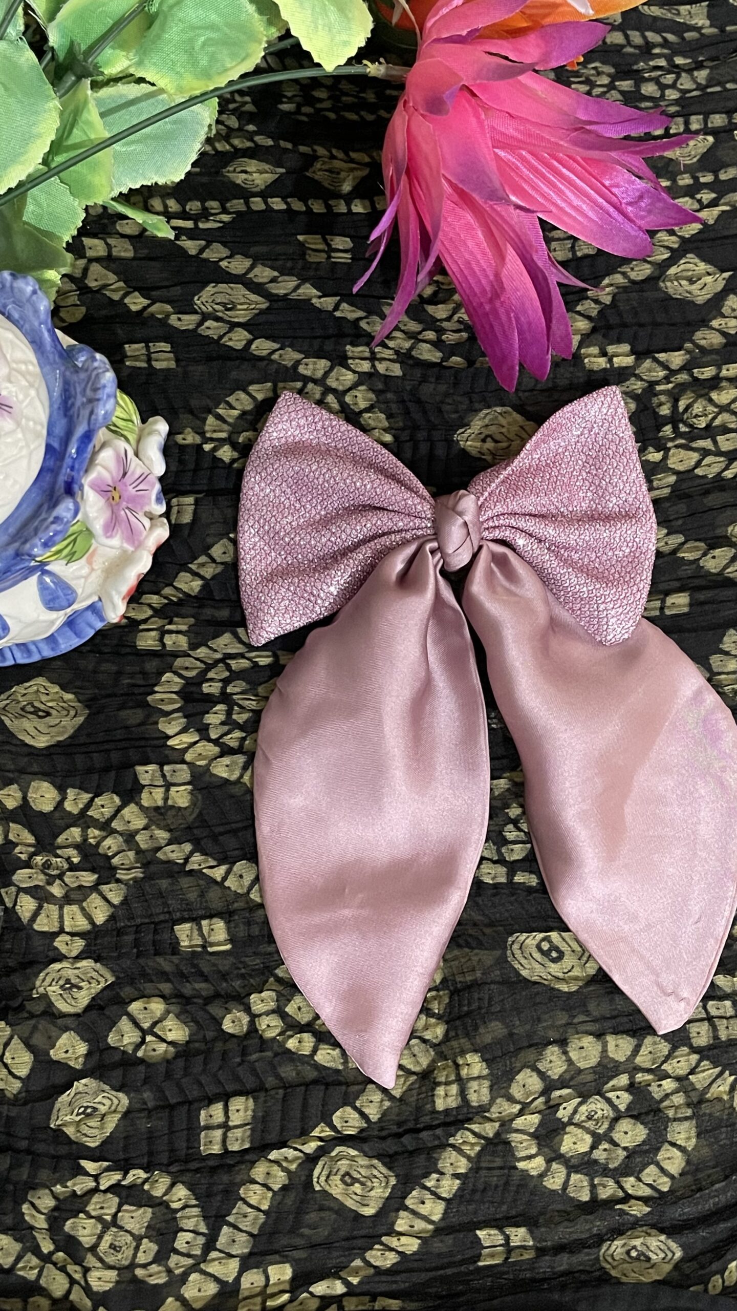 pink tail bow pin