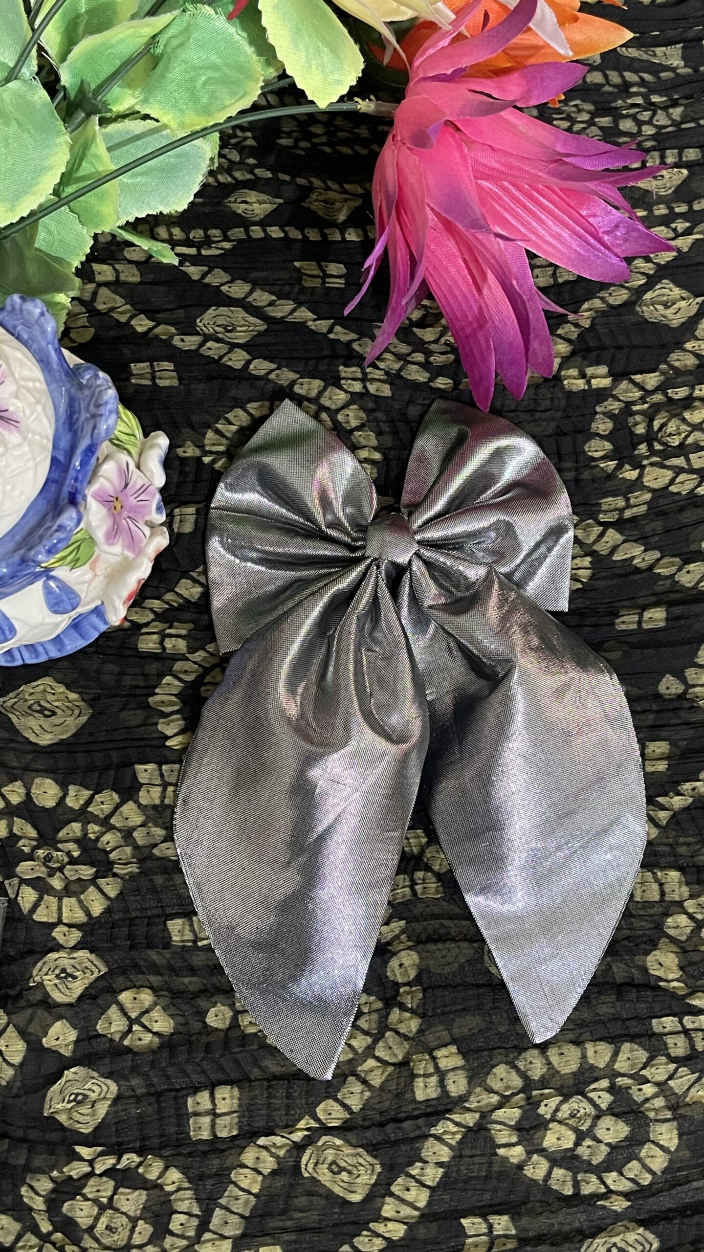 silver tail bow pin