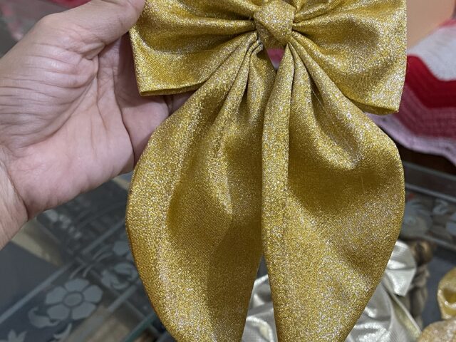 yellow tail bow pin